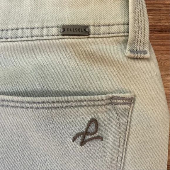 NWT DL1961 Roxy Kick Flare Light Wash Jeans - Picture 7 of 12